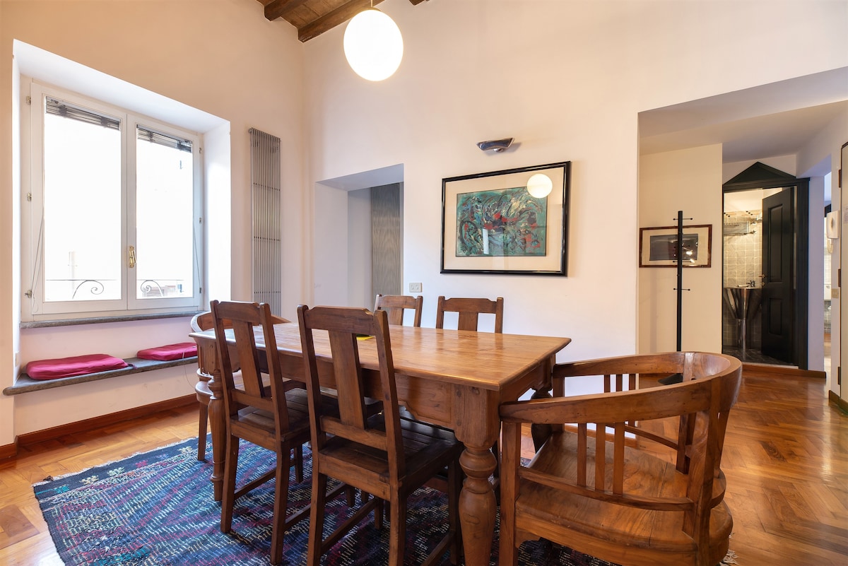 Navona Theatre | Elegant Apt near Piazza Navona