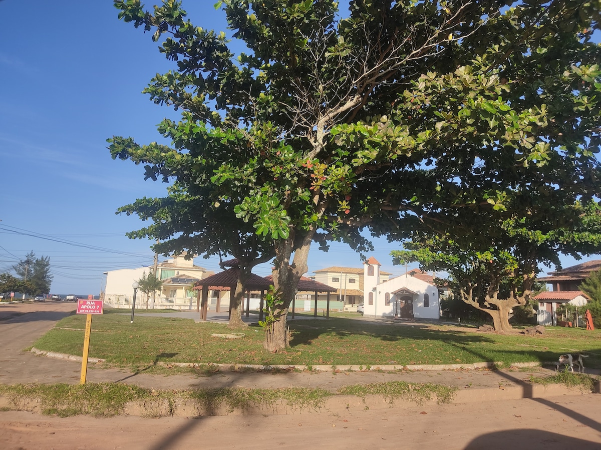 Casa a 90 m da praia, condomínio Verão Vermelho 1