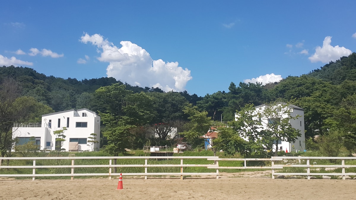 Marijoa Equestrian Ranch （ 1 +2楼单层住宿/私人室外游泳池/卡拉OK半安装） Gupabal Yilyoung