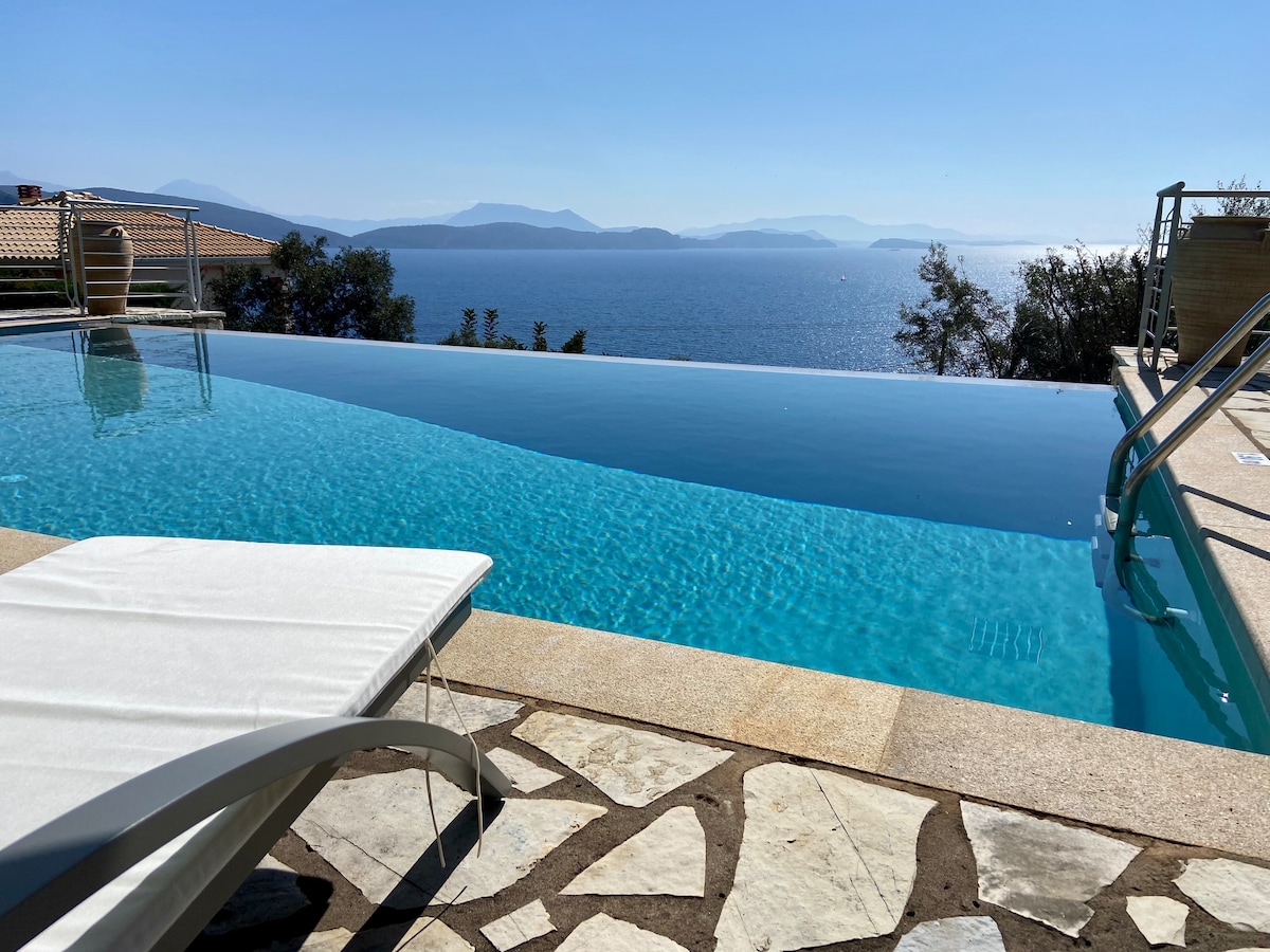 Antonis Petros别墅：迷人的海景和游泳池
