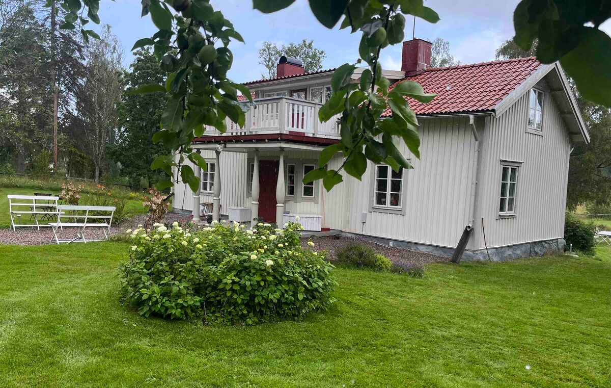 位于僻静的Väddö的世纪之交大房子