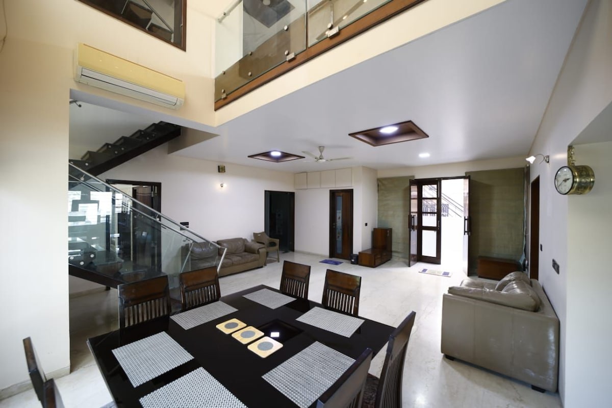 Ishaan's Villa - The Lazy Host