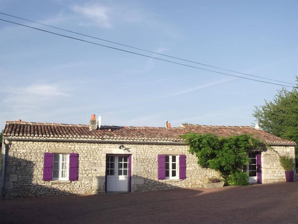 Gîte spacieux pour 8 à 10 pers. avec piscine.