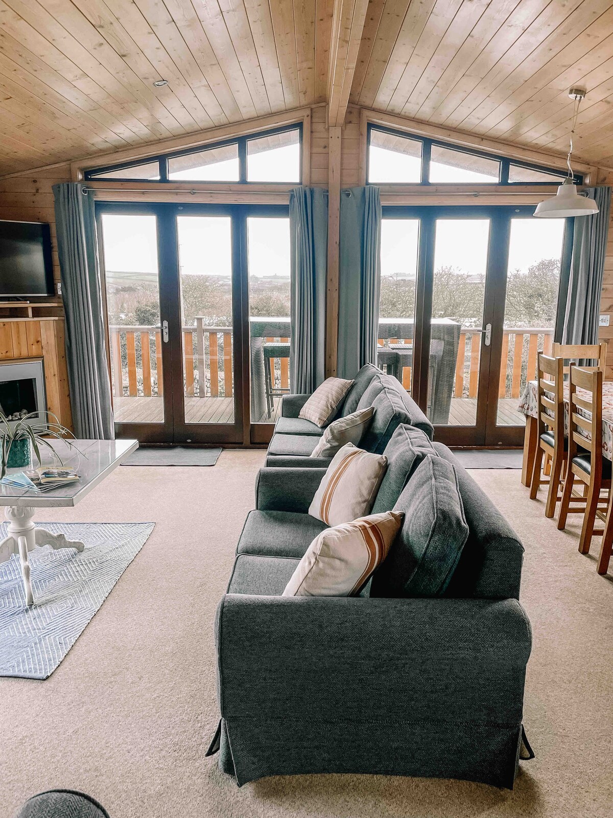 No1. Beautiful Wooden Lodge in North Cornwall