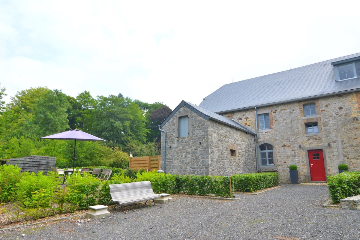 Situated in wonderful castle grounds in Gesves
