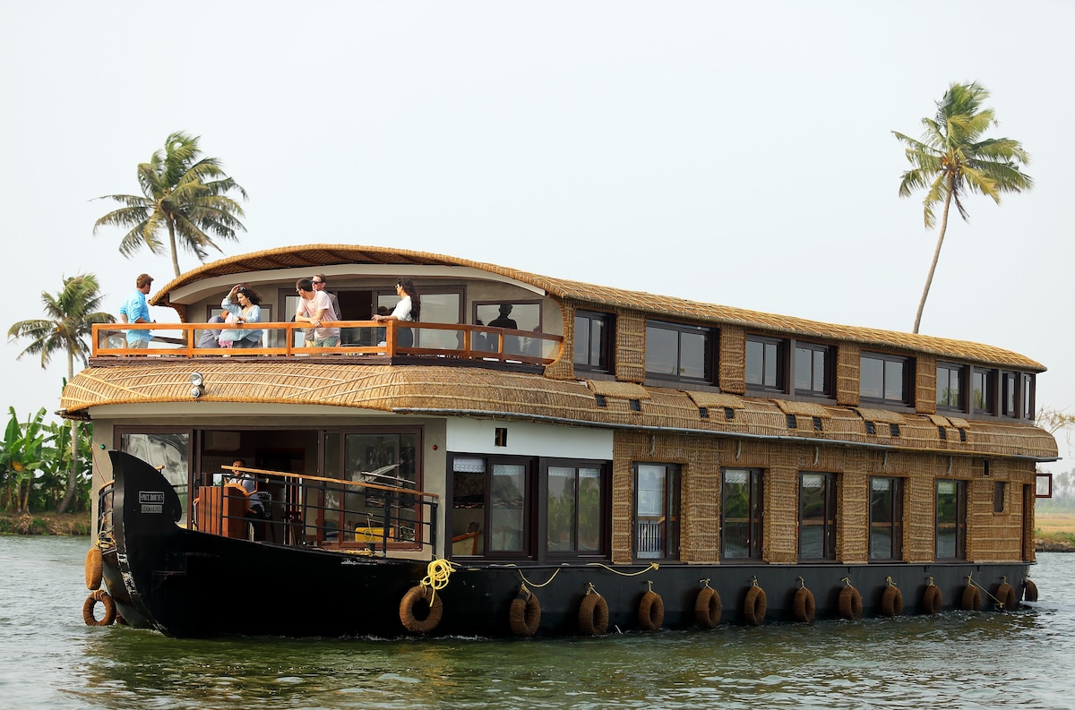 Spice Routes Houseboats - Tamarind