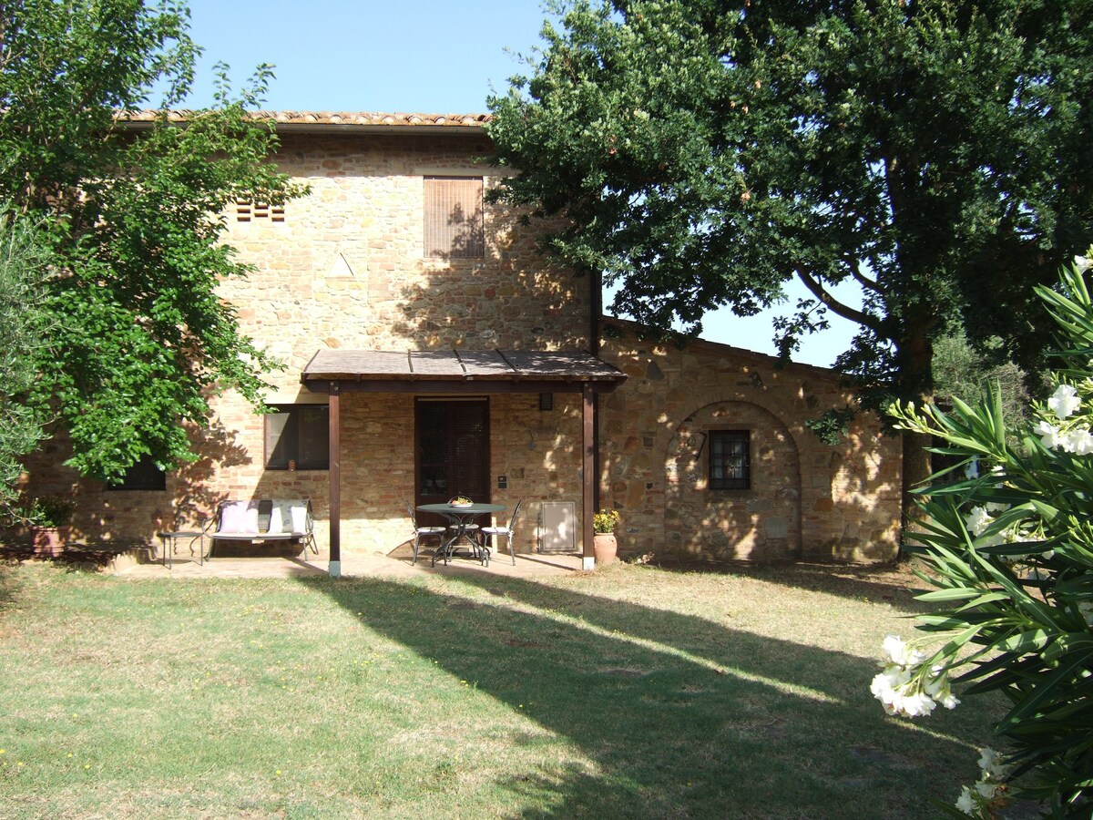 Tuscany cottage for 4 people with swimming pool