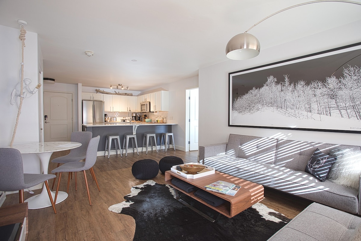 Modern Mountain Delight - Top Floor Unit