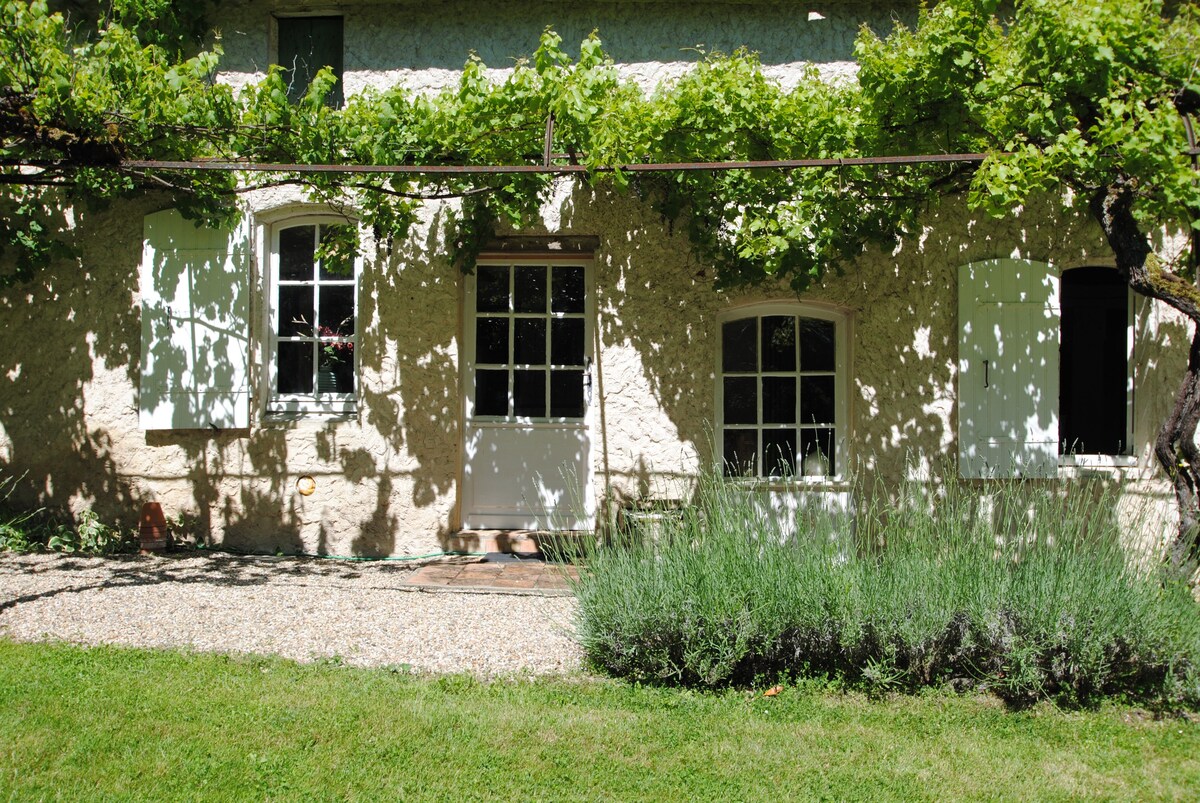 阳光明媚的Dordogne ，拥有250年历史的美丽乡村小屋