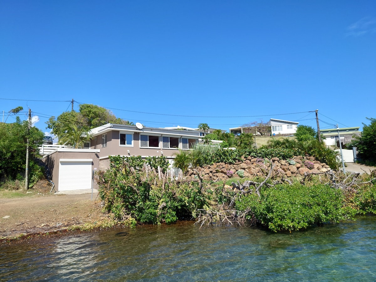 Villa Aurore, dépaysement les pieds dans l'eau