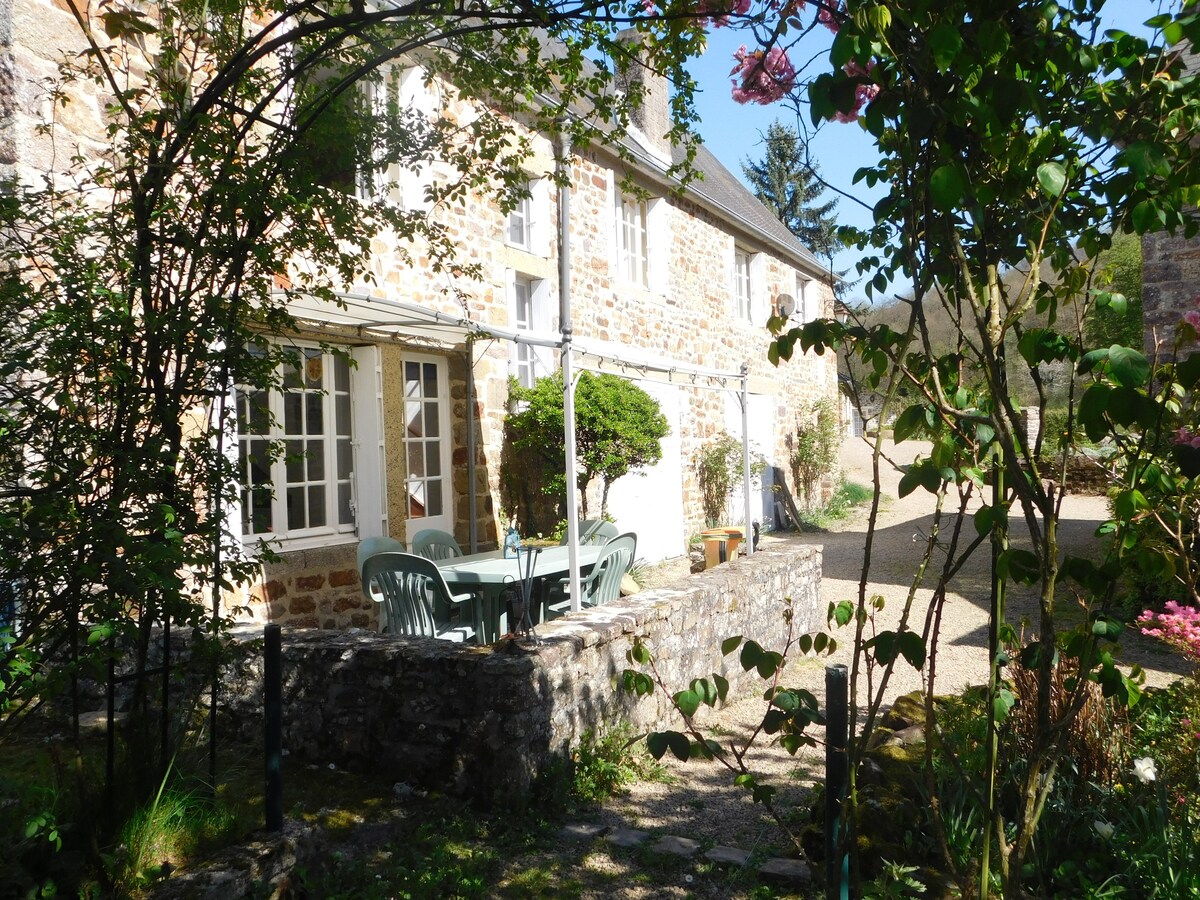 3 Bedroom cottage in a glorious riverside setting