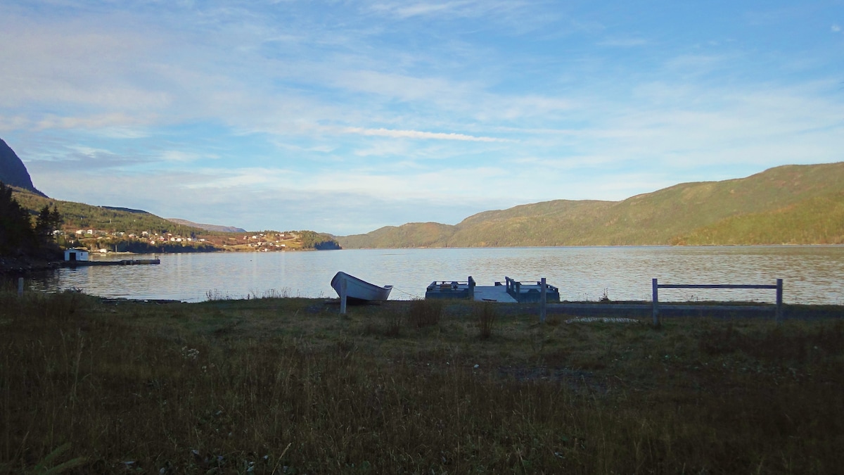 Gros Morne Waterfront House