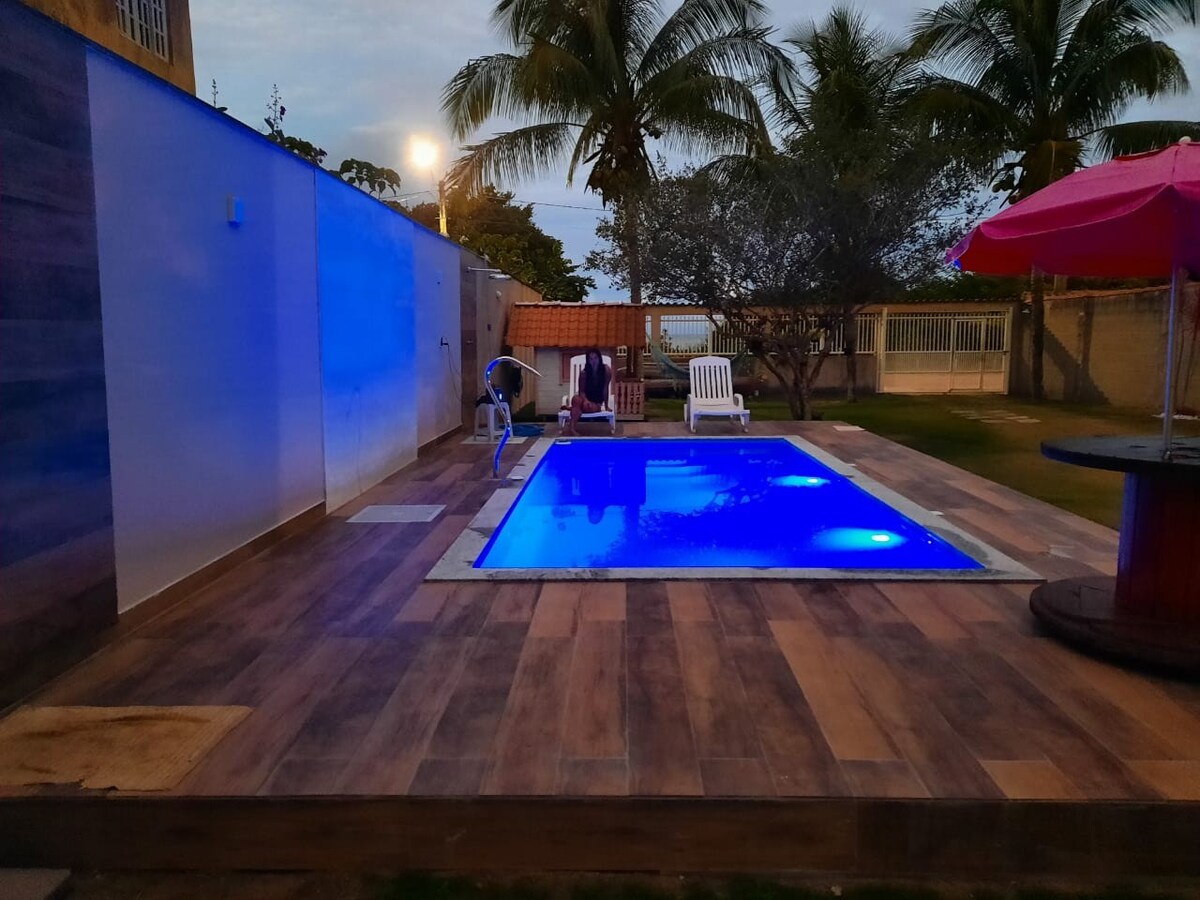 Casa em frente a praia Rústica com piscina