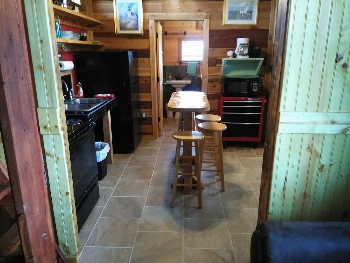 红色小屋双卧室，位于RHR、Texoma湖！