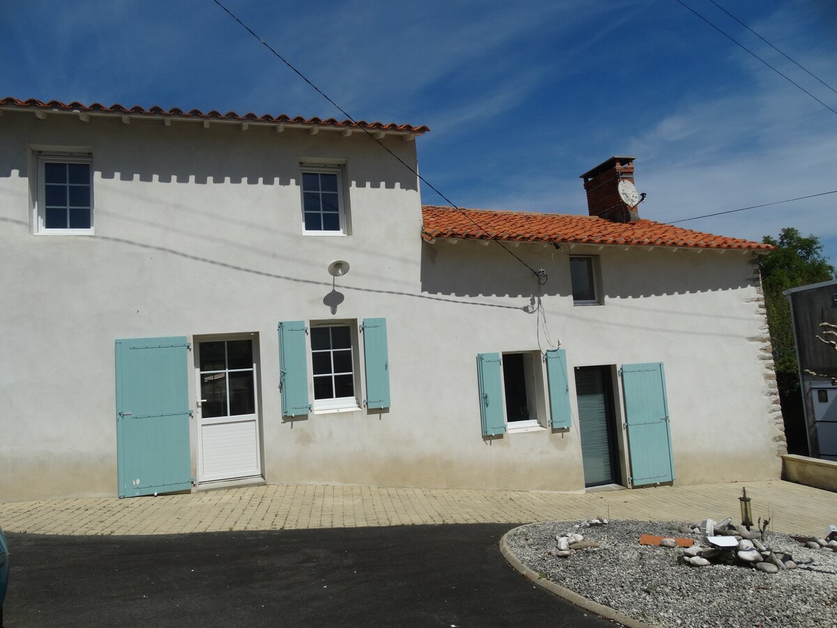 Villa avec piscine à coté du golf de la Domangère.