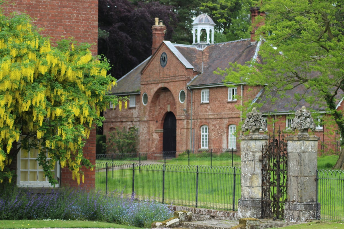 1. The Stables, Henley Hall, Ludlow