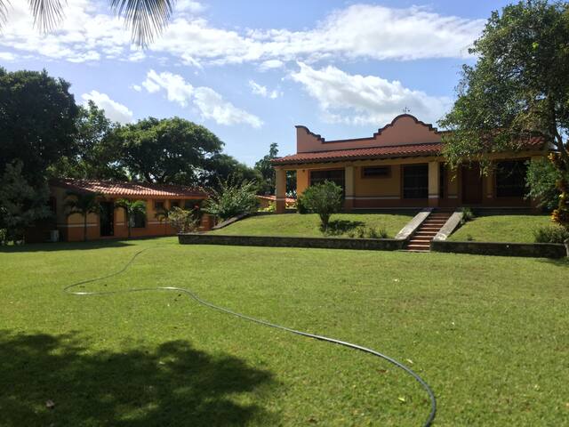 曼里奥·法比奥·阿尔塔米拉诺乡村小屋民宿