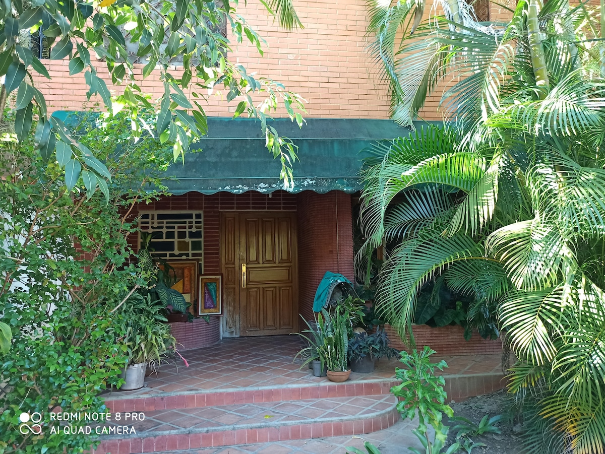 habitación privada en casa de montaña en la ciudad