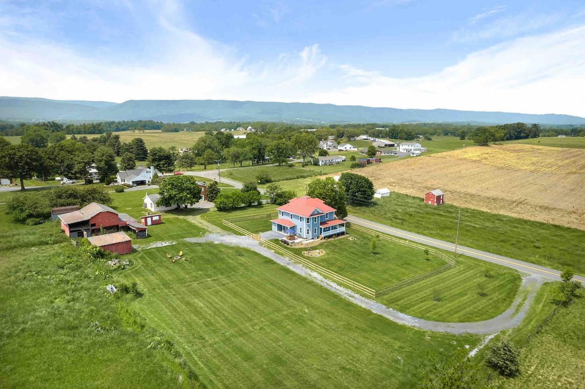 Fully fenced modern farmhouse in Shenandoah Valley