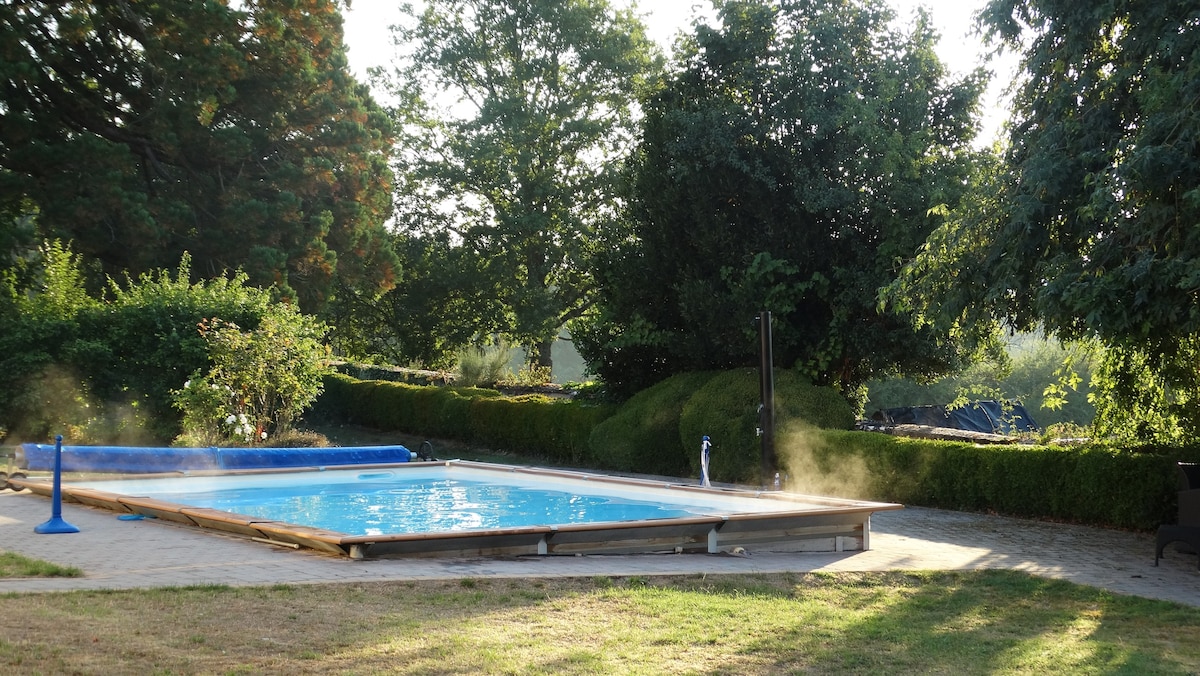 Gite Château de Montboulon 4 *水疗中心+ 14人游泳池。