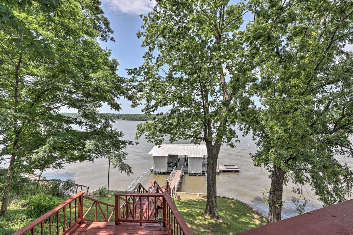 Enjoy Lakefront Oasis with Deck & View!!!