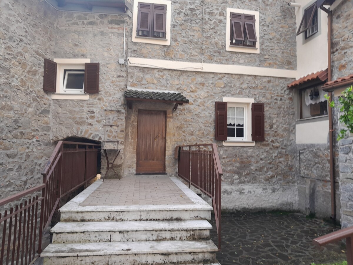 casa in sasso in val di vara