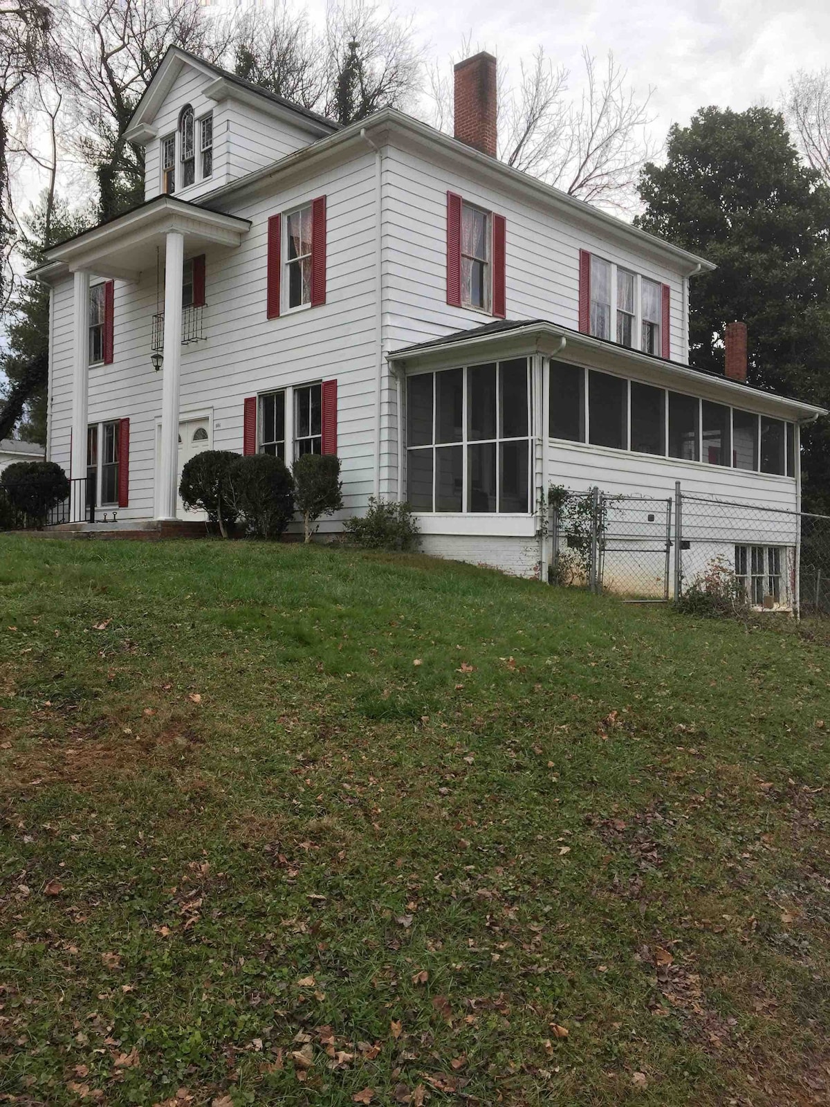 Colonial house in heart of North Wilkesboro