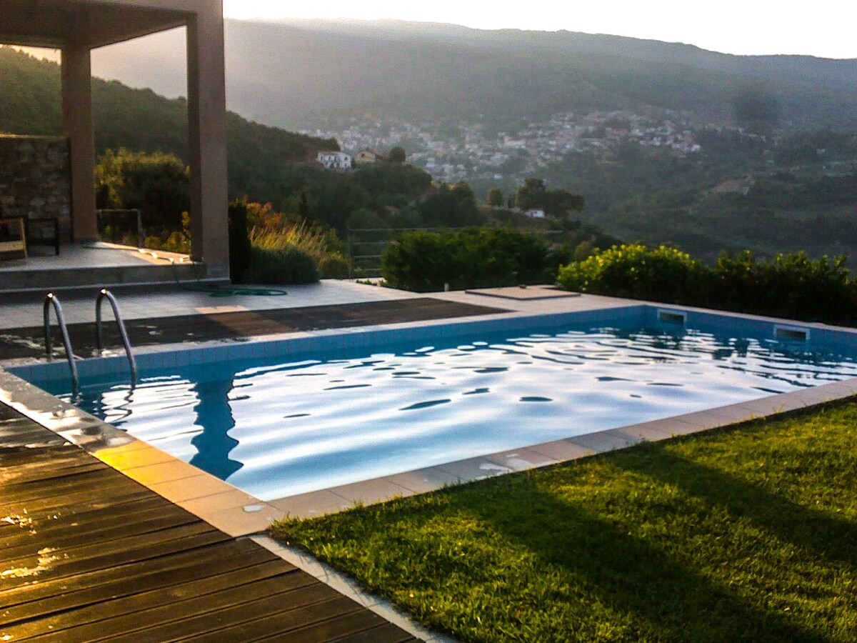 宁静优雅的别墅，景观和泳池极佳