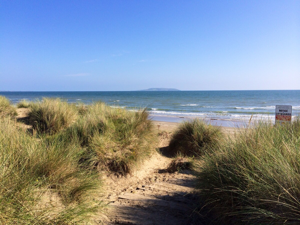 Bright Dublin Seaside 1 Bedroom Apartment