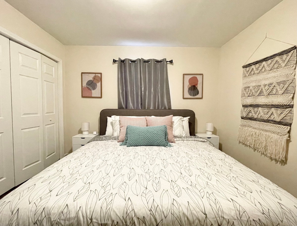 ★Pristine Pad ★ King Bed ★Duke ★ Long Term Stays★