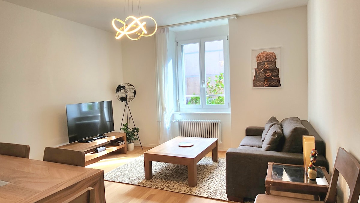 1B - In the heart of Zurich - Chic 2-BR Luxury Apt