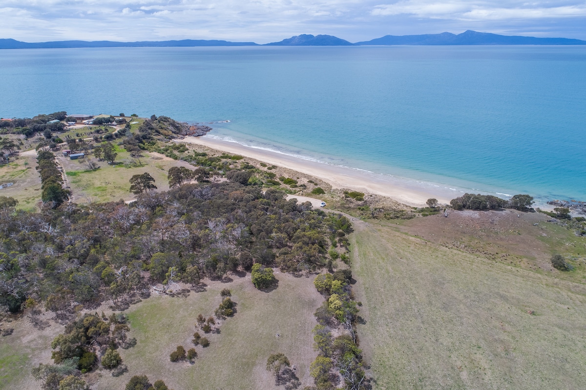 Coswell Beach House in the Bush at Swansea