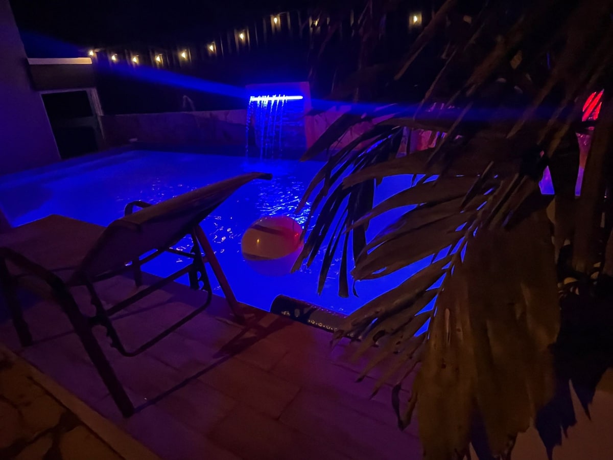 SpotHouse Jacuzzi Piscina billar playas a 20min