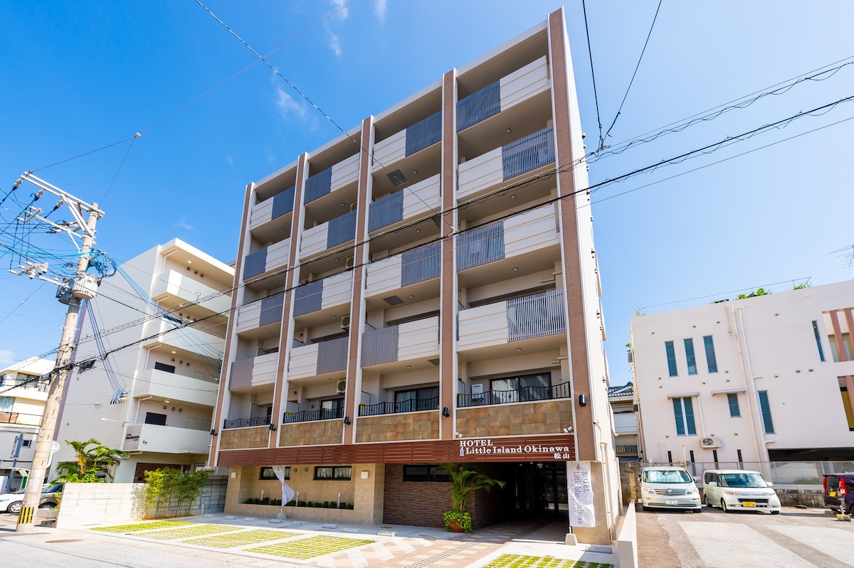 精品酒店，配有厨房、洗衣机和烘干机小岛冲绳松山