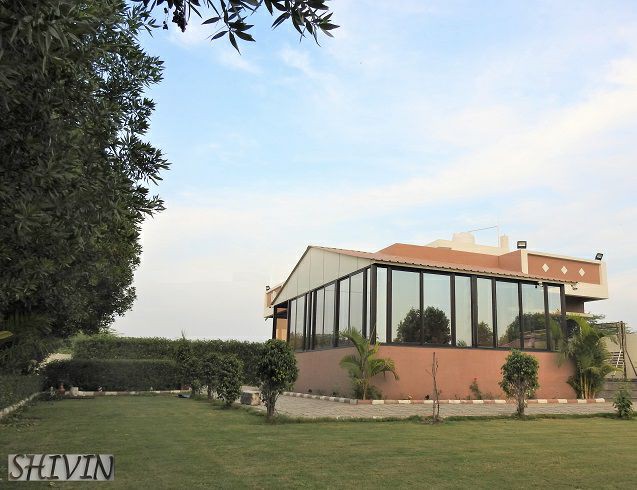 SHIVIN – The Luxurious Party & Weekend Villa.