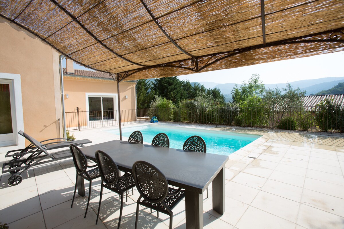 Gite Le Saint Fé avec piscine,  idéal en famille