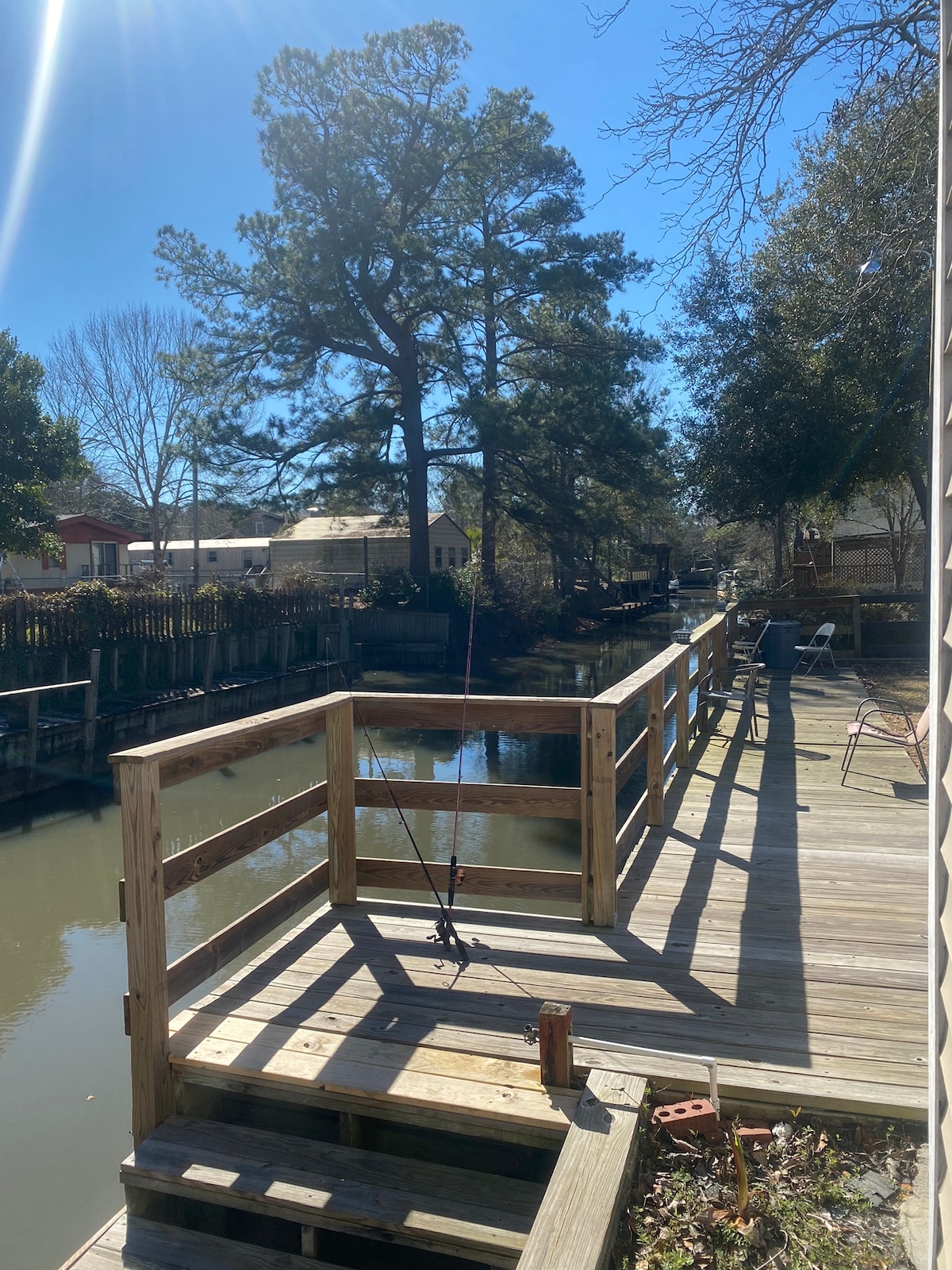 Wally 's Fishing Shanty on the Lake Moultrie Canal