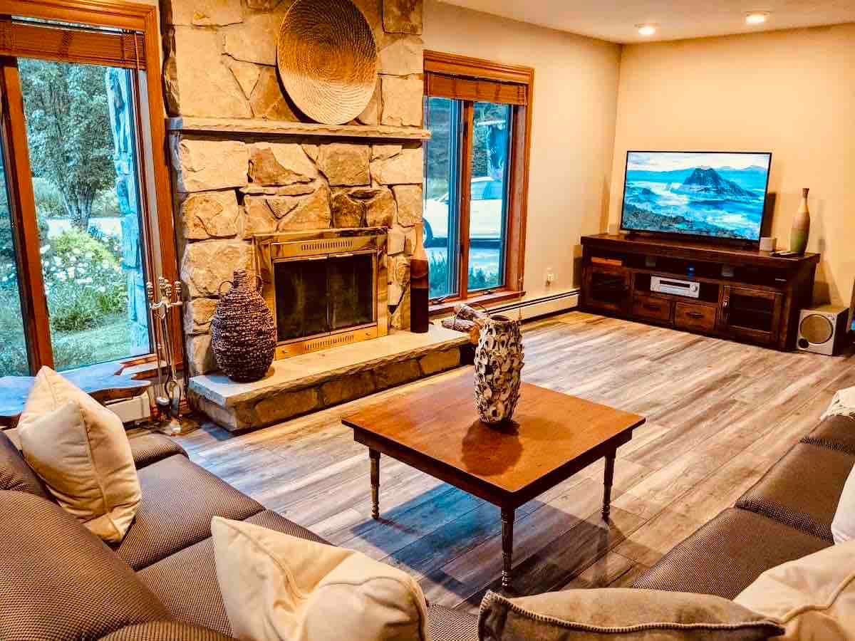 8BR Incredible White Mountain Getaway Family Home!