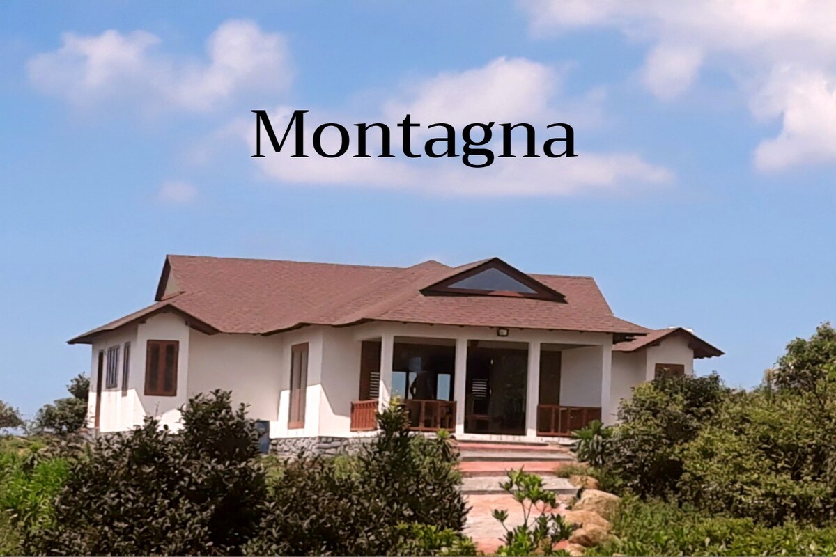Montagna elevated cottage (On a mountain peak)