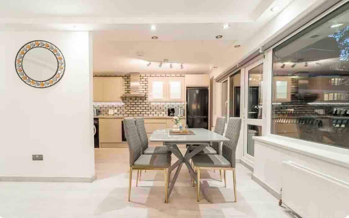 Luxurious 3 Bed Apartment in Covent Garden, London