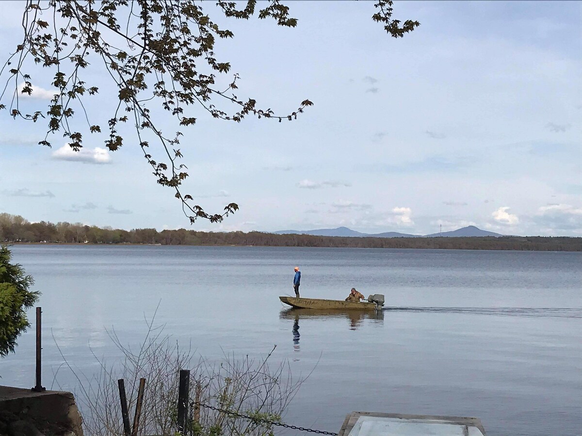 尚普兰湖（ Lac Champlain ）海岸放松身心