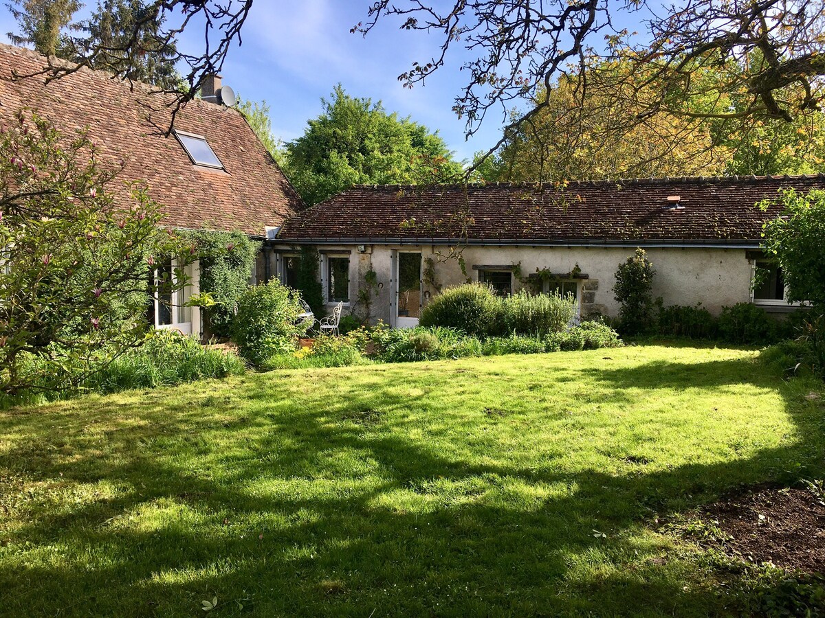 Charmante longère et jardin fleuri en Val de Loire