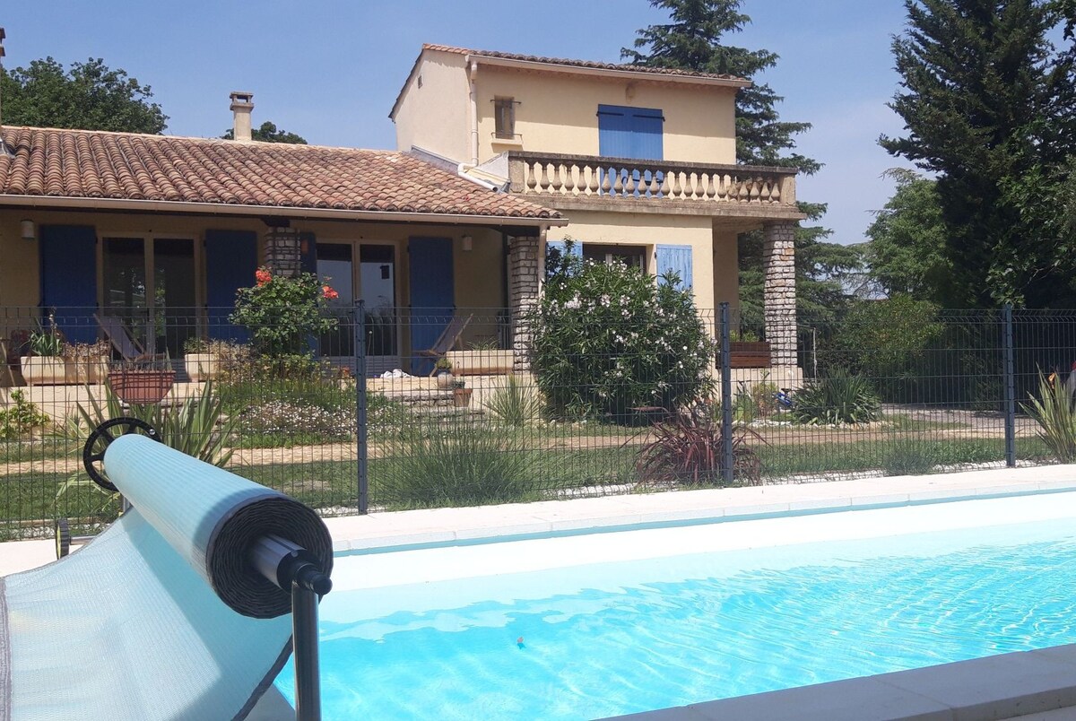 Villa provençale et appart indépendant climatisés.