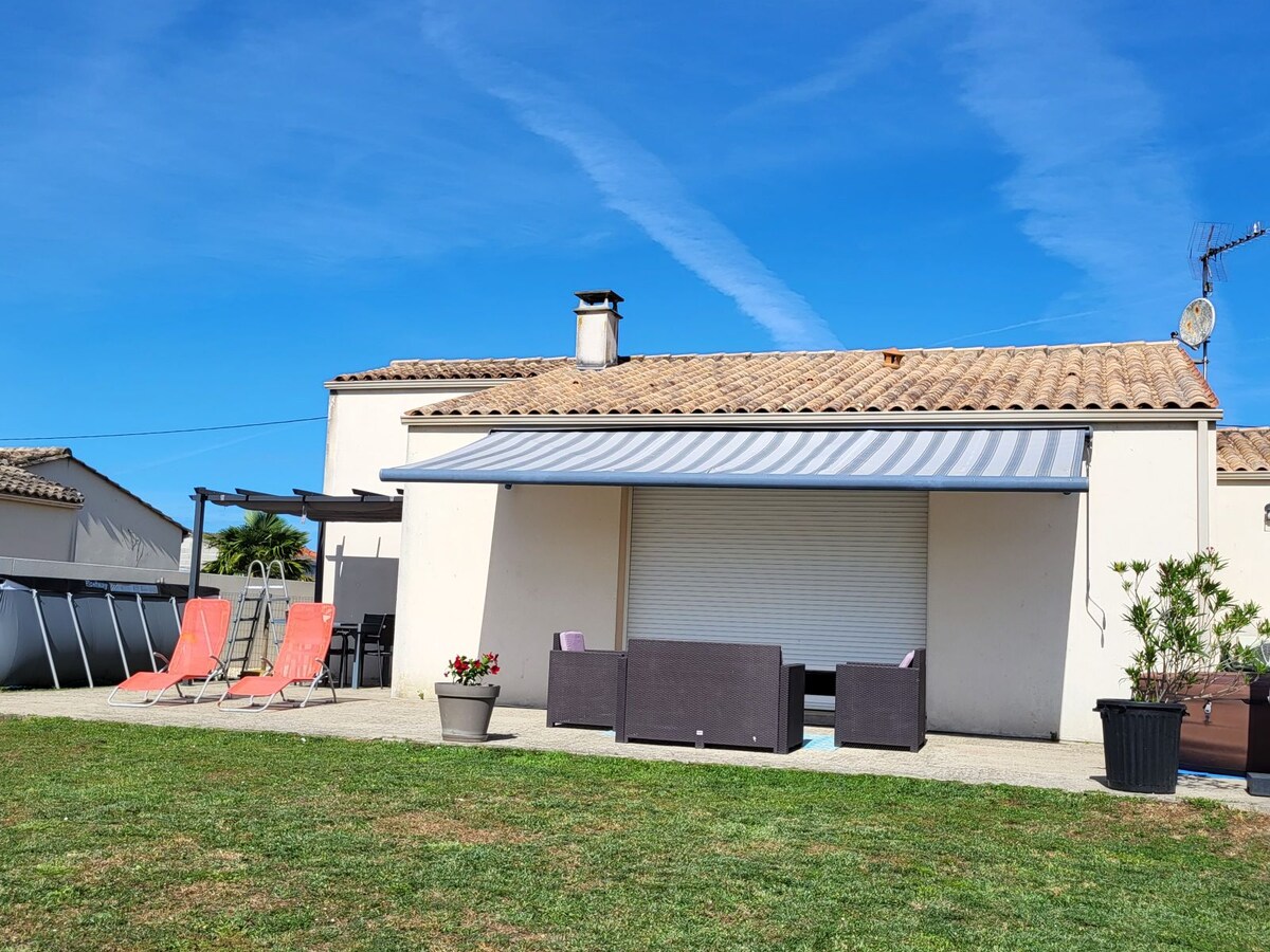 Maison paisible avec piscine