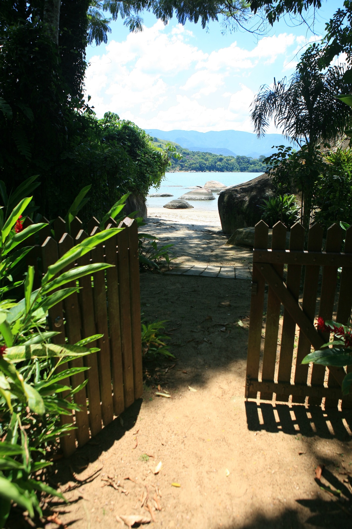 Ilha do Araujo海滨别墅，沙滩上