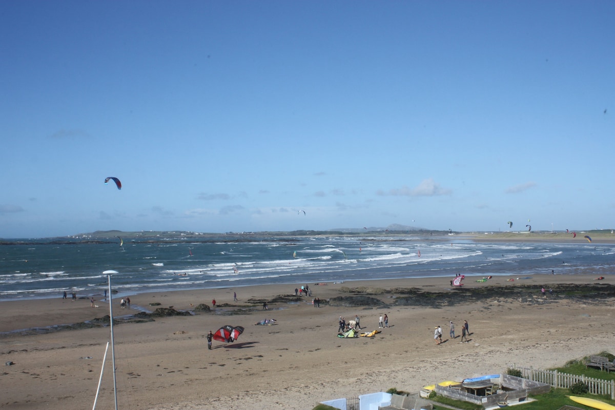 Beach Front Apartments, 2nd Floor Apt Rhosneigr