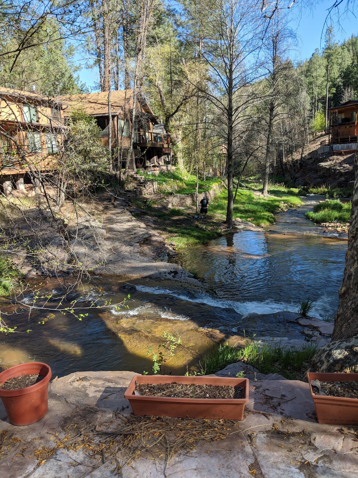 Carroll Lodge by the Falls on Tonto Creek。