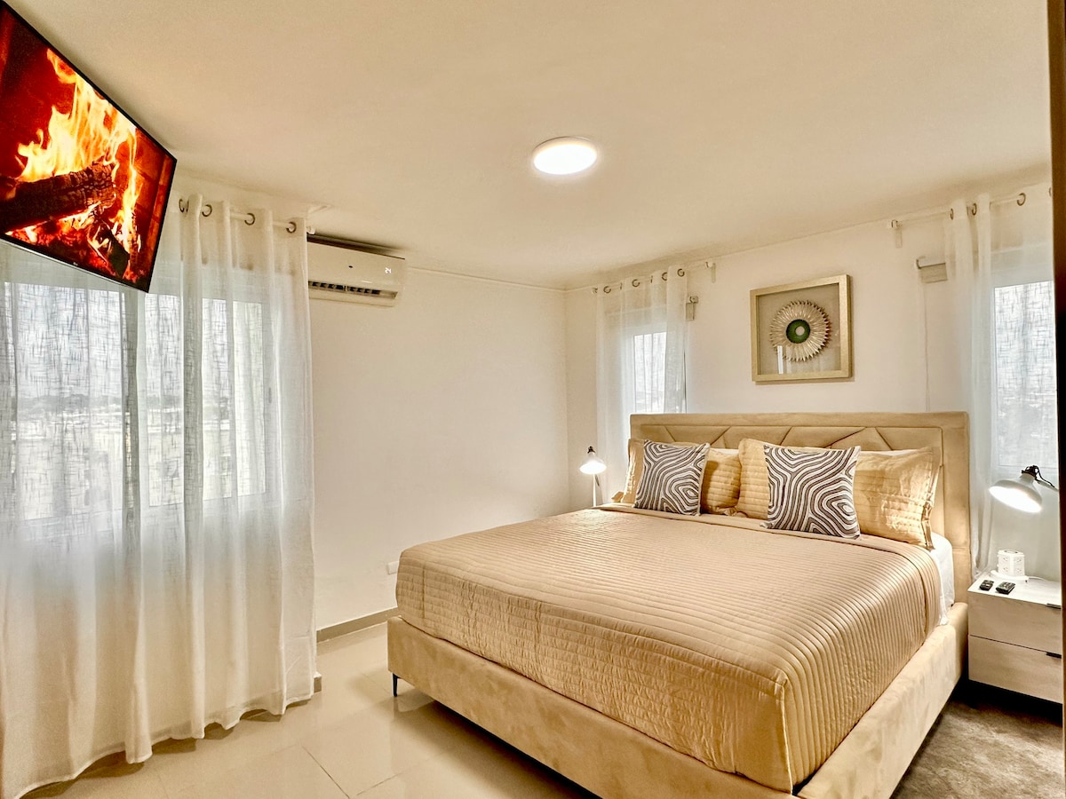 Elegant Sea View Apt Near Colonial Zone, King Bed