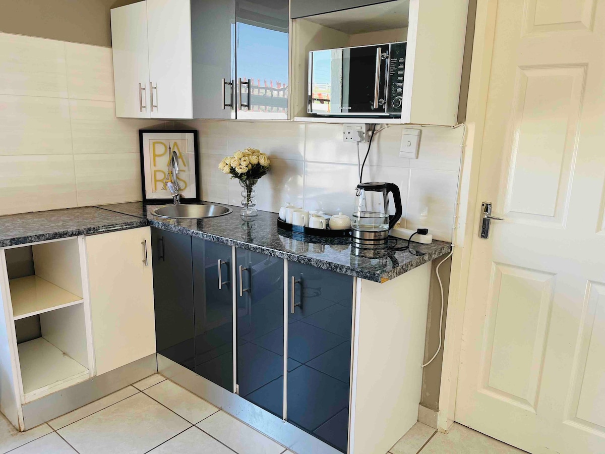 Bachelor suite in Rustenburg