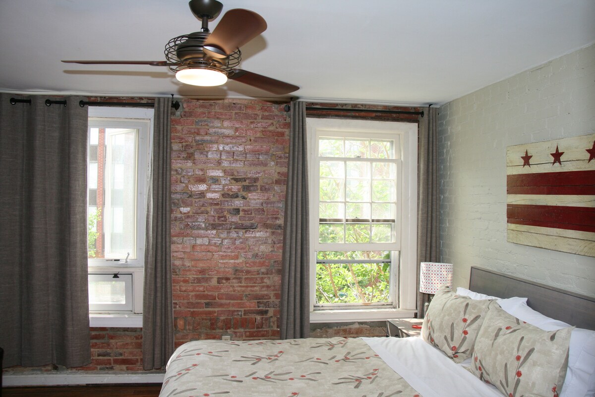 Dupont West 3: Charming Studio